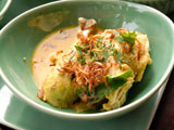 Ayam / Bebek Betutu (Vhicken/Duck steamed in Balinese condiment) 