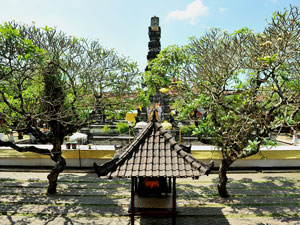 Bali sightseeing Jagat Natha Temple2