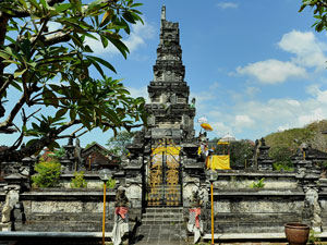 Bali sightseeing Jagat Natha Temple3