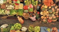 バリ島で、たいていのメジャー観光地は周ってしまった・・と言う人は、　「市場（パサール）」　を周ってみると面白いですよ～！！ バリ島の人達の、“素”の生活文化に触れようと思ったら、やっぱり市場見るのが一番！！ 庶民の生活を...