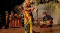 みなさま今日は、ムナコです。 最近のバリ島はとっても暑いので、 スポーツドリンクを常備して水分を欠かさないようにしています。 さて今回は、ディナーを楽しみながらバリの伝統舞踊を鑑賞できる クマンギレストランをご紹介します...